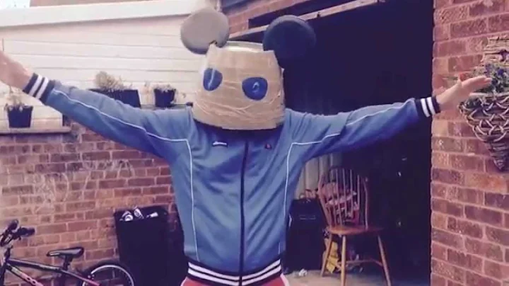 Dave Does Deadmau5