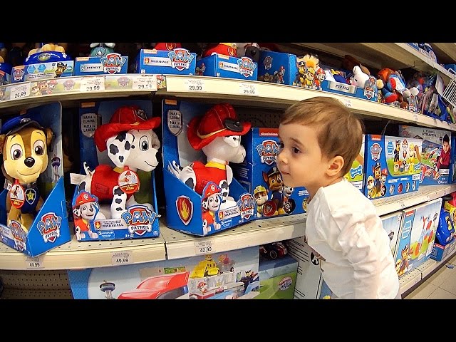 Toy Shop Toys R Us in Spain - Paw Patrol and Lightning Mcqueen