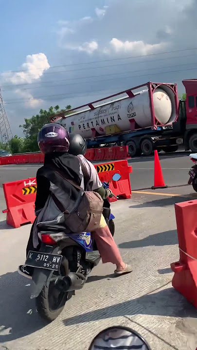 Motor lewat tol semarang🤣 #tol #masuktol #lucu #parody #semarang