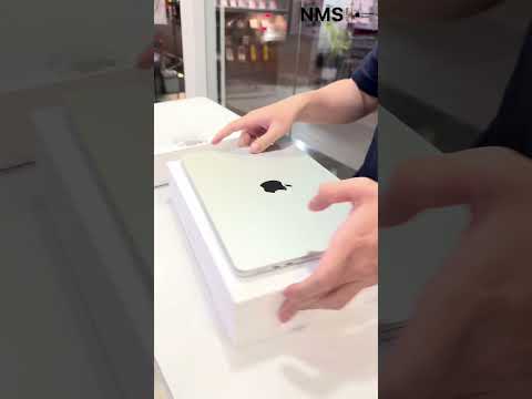 Unboxing MacBook Air