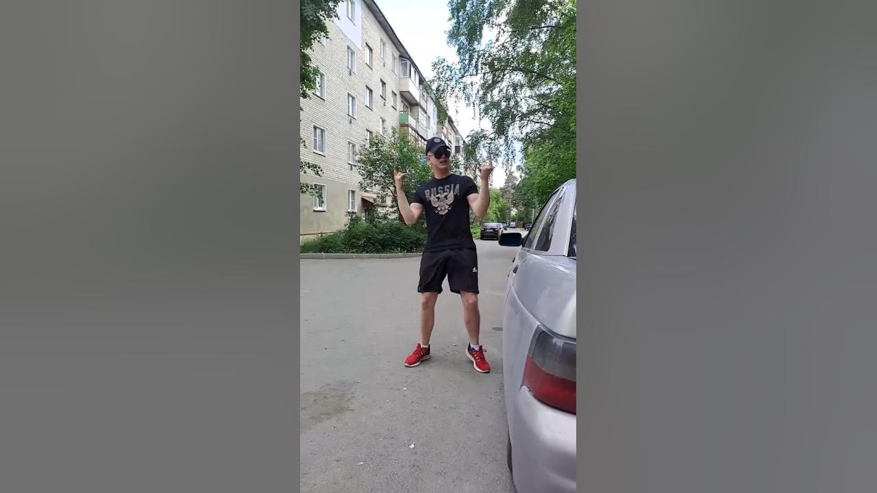 Вижу как четко танцует красотка в порваном. Вижу как четко танцует красотка в порваном