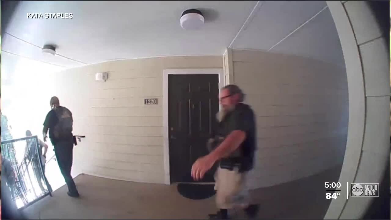 US Marshals storm the wrong apartment while searching for murder ...