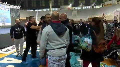 ΜΠΟΝΤΙ ΜΠΙΛΝΤΕΡ ΔΙΝΕΙ ΧΑΣΤΟΥΚΙ ΣΕ ΚΡΙΤΗ VIRAL ΑΓΆΠΗ ΜΌΝΟ ΤΆΣΟΣ ΠΟΤΣΈΠΗΣ 2016