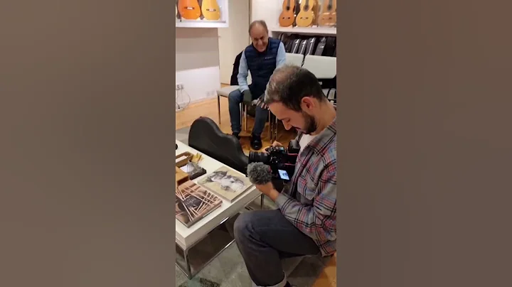 Trying out my beautiful Felipe Conde guitar for th...
