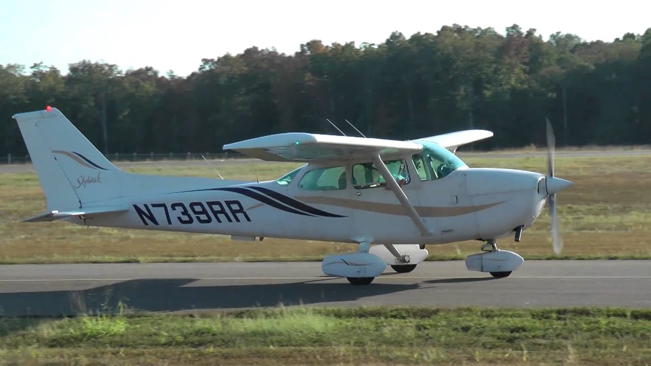 Cessna 172, N739RR taxiing at KHWY on 091810 at 1740