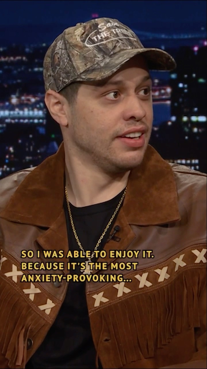 #LeonardoDiCaprio surprised #PeteDavidson with a compliment right before he stepped out for #SNL 40!