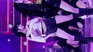 르세라핌_허윤진_직캠__1-800-hot-n-fun___LE_SSERAFIM_YUNJIN_FanCam_@MC…