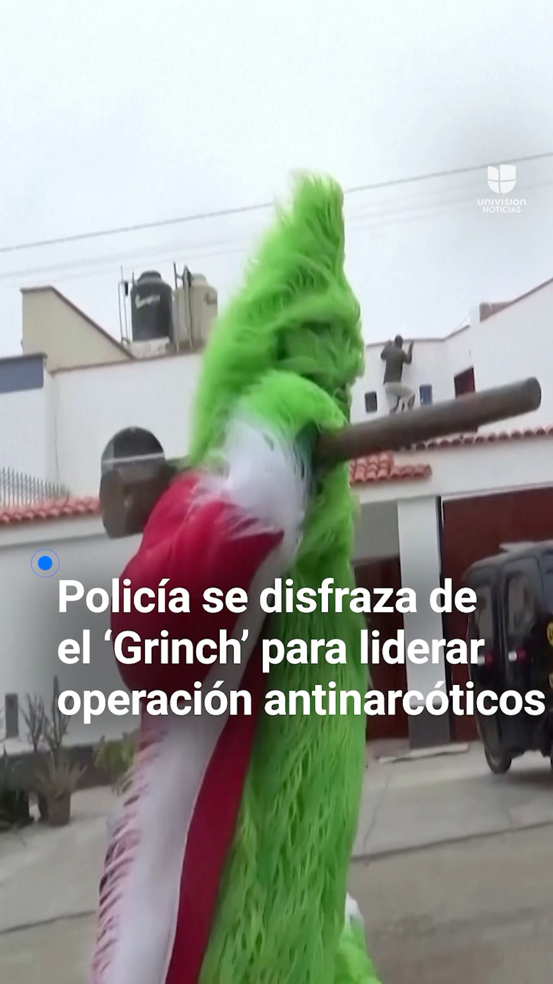 Policía se disfraza de 'Grinch' para liderar operación antinarcóticos
