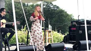 Haley Reinhart- Don't Know How to Love You (Live at Live in the Vineyard)