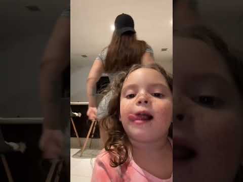 Little girl won't let mom show up her big ass😂💕