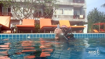 Remove and replace weight system on the surface - PADI Skill Circuit - Divemaster and IDC