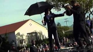 Michael Jackson dancing on a car at his court appearance