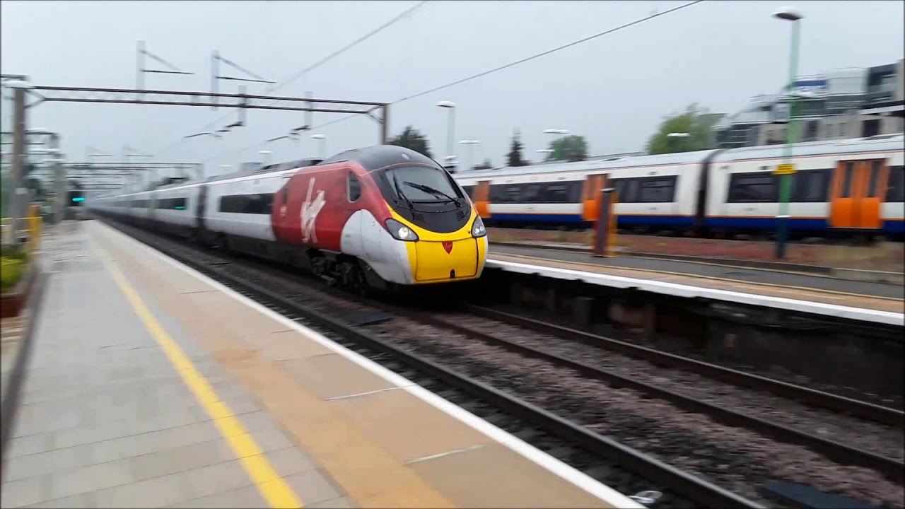 Rush Hour Trains at: Watford Junction Feat 61306 Mayflower, WCML, 17/05/19