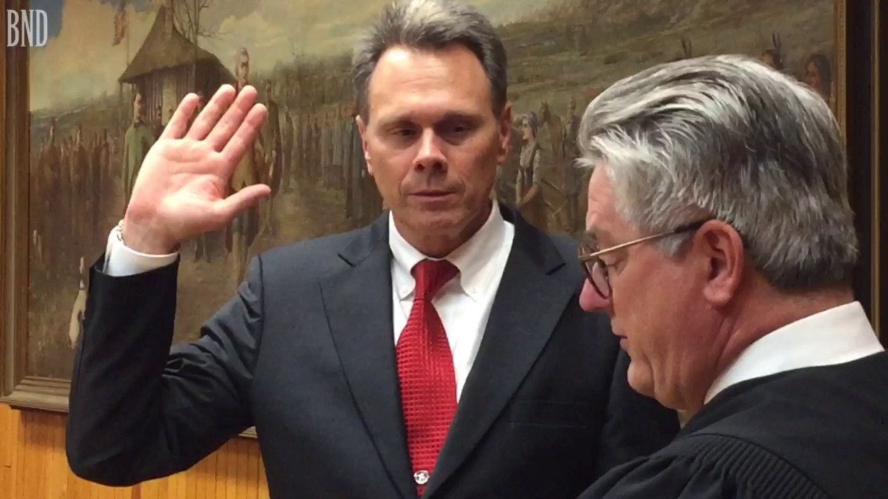 New St. Clair County Circuit Judge Ron Duebbert sworn in