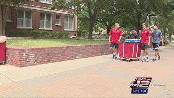 UIW freshmen move in to dorms