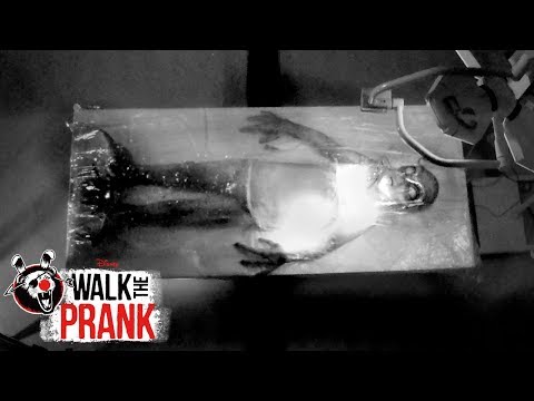 alien-autopsy-|-walk-the-prank-|-disney-xd