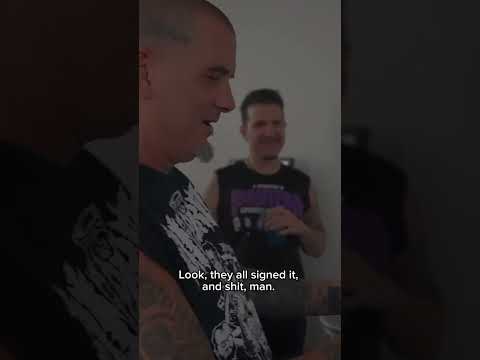 When your heroes give you 🍪 Thanks ‘Tallica. Next-Philly on 5/25! 📹: @MetalDaveMedia @metallica