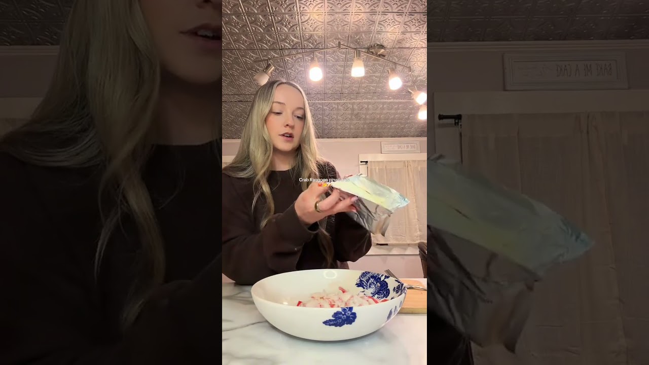 Crab rangoon pinwheels 😍