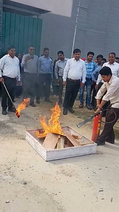 HOW TO CO2 EXTINGUISHER WORK ON FIRE