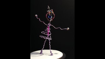 How a line and found objects become figurative sculpture