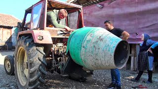 Mixing cement with Tractor Steyr 50-La turnat de betoane cu tractorul Steyr 50