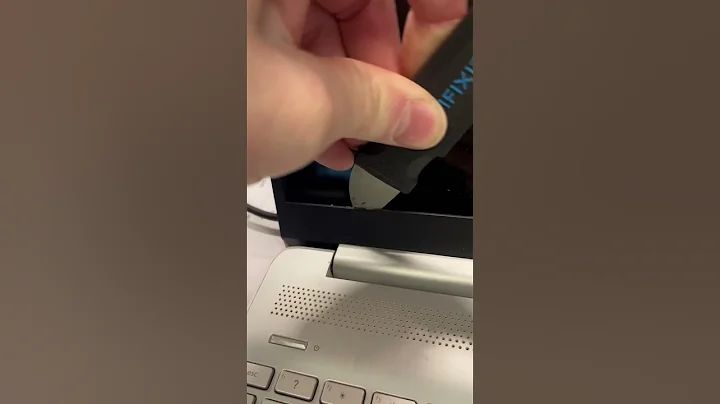 Laptop Screen Replacement in 30 seconds! #lcd #repair #hp #guide #howto #screenreplacement