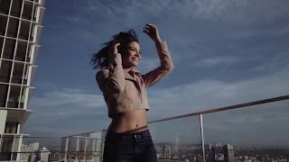 Demet Özdemir Ile Özel Çekimden Ayten Alpmanın Tanrı Aşkı Yarattı Parçasıyla