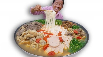 Bà Tân Vlog - Lần Đầu Làm Bát Bún Bò Huế Khổng Lồ Đãi Cả Làng