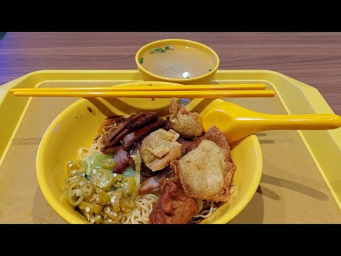 Market Street Hawker Centre. Tiong Bahru Wanton Noodle. A pretty Decent Bowl of Wanton Noodle