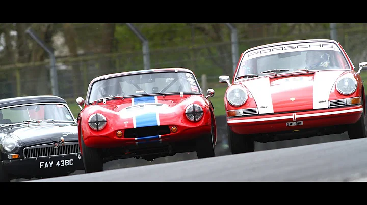MGB vs Porsche 911 Equipe GTS Brands Hatch Indy Last 11 Minutes