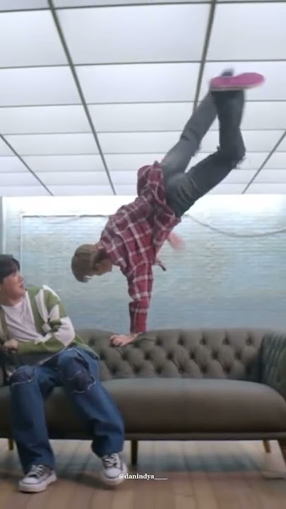 park jimin flexibility king🥵💀
