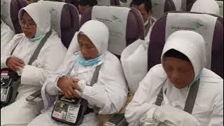 Sholat Subuh berjamaah di pesawat jamaah haji kloter 32 SOC