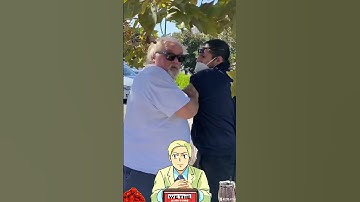 Accountant van het Eerste Amendement wordt aangevallen vanwege openbare filmopnames!