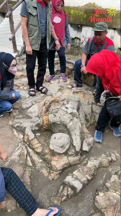 Is it true that Malin Kundang was cursed to turn into stone?