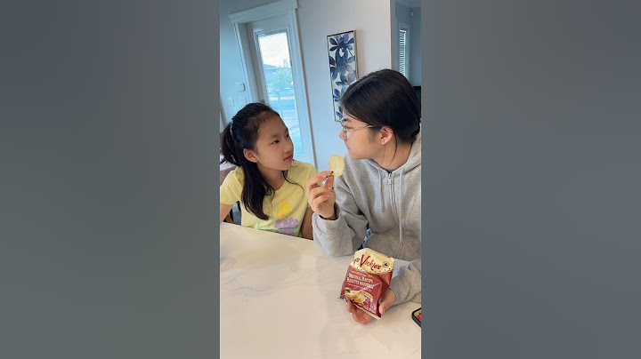 When sharing snacks with your sibling 😅 #funnyvideo #comedy #relatable #siblings