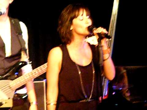 Natalie Imbruglia Lukas - Live at Fleur-De-Lys