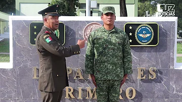 ¿Qué significan 3 estrellas en un uniforme de policía?