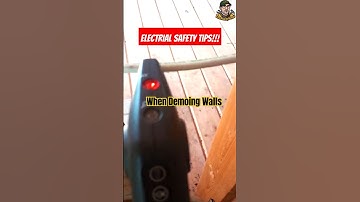 Hoe u veilig met elektrische draden omgaat tijdens een muurdemo ⚡#shorts #fyp #diyrenovation #diy...
