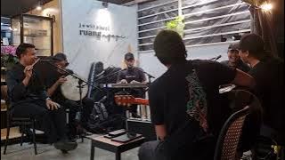 WAJAH - (Busking Santai - Juwita)