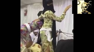 العربية تبدع في هز مؤخرتها المقدسة ?Arab Sexy Dance