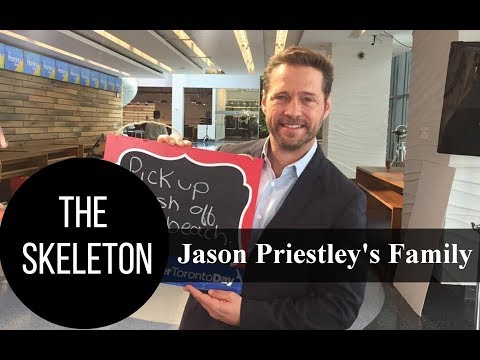 Video: Jason Priestley Čistá hodnota: Wiki, ženatý, rodina, svatba, plat, sourozenci