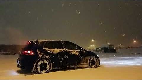 Volkswagen golf R MK7 launch control in the snow
