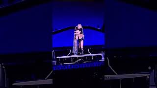 Maria Becerra y TINI cantando "DESAFIANDO EL DESTINO" esta noche en Perú 🤍 #FUTTTURA 