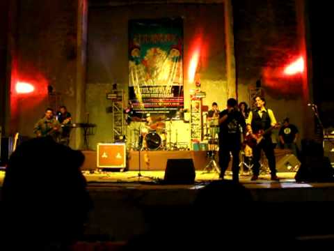 Tijuana no! - Borregos Kamikazes @ Multikulti 2012 - YouTube