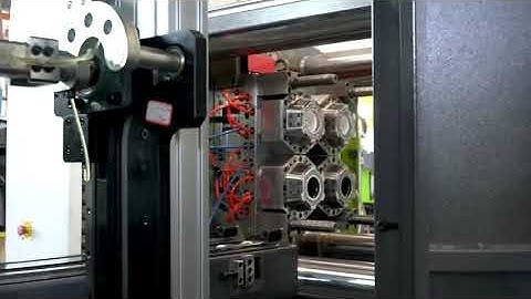 The labeling process of an IML robot