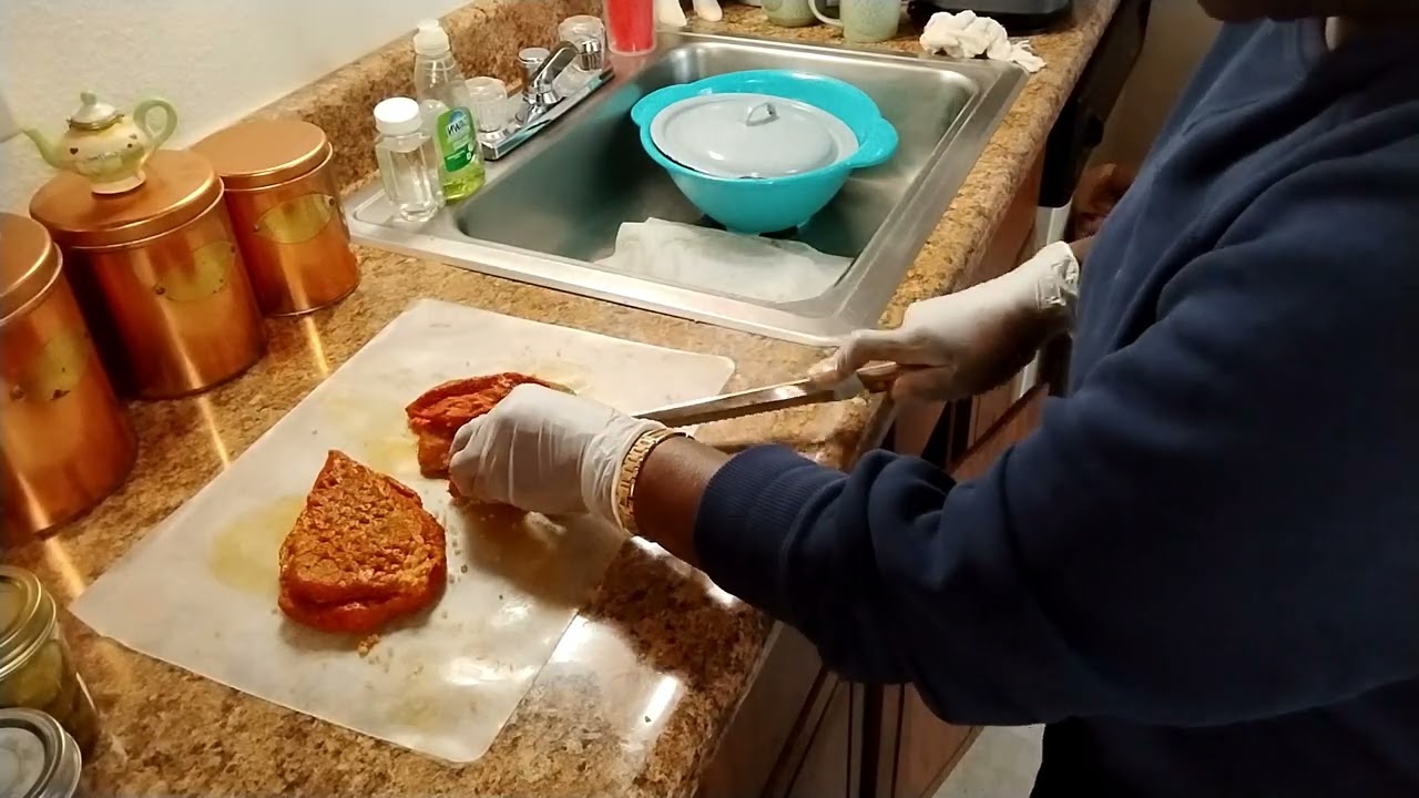 Ужин из стейка и фасоли, приготовленный в одной кастрюле.