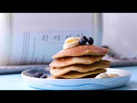 easy-+-healthy-banana-protein-pancakes-recipe-|-naked-nutrition