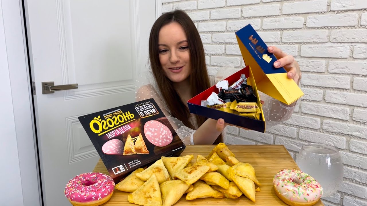 МУКБАНГ ПИЦЦА мини ветчина сыр ПОНЧИКИ ШОКОЛАД MUKBANG PIZZA DONUTS CHOCOLATE toblerone огогонь