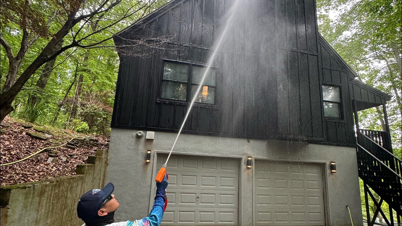 THE LAMBORGHINI OF SOFT WASH SYSTEMS SHOOTING OVER 4 STORIES 🤯 EASILY😮‍💨”START TO FINISH HOUSE WASH”
