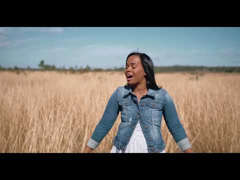 forjada-en-el-desierto-(video-oficial)---zuleyka-barreiro